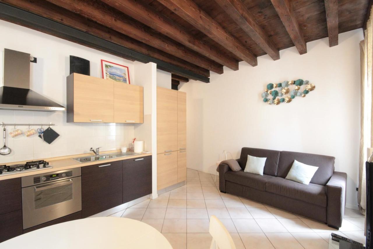 Interno 4 - Central Cozy New Flat デセンツァーノ・デル・ガルダ エクステリア 写真