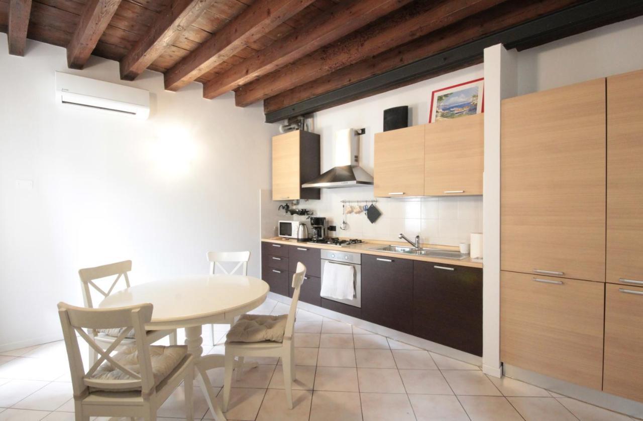 Interno 4 - Central Cozy New Flat デセンツァーノ・デル・ガルダ エクステリア 写真